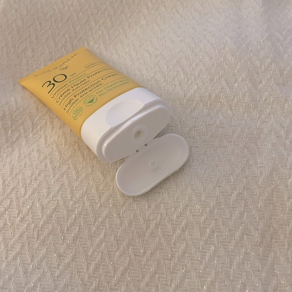 New and Purchased in Paris! Caudalie Vinosun Protect SPF 30 face sunscreen - Picture 9 of 9